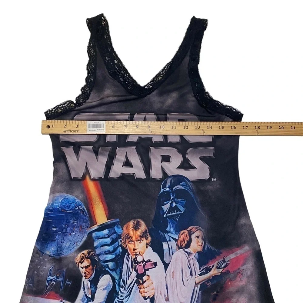 Kids Star Wars night gown size‎ 4-6.